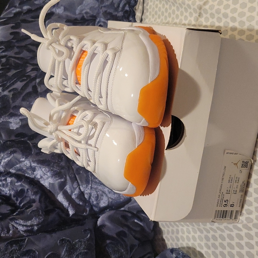 Jordan Retro 11 low, Like new 9.5 women/8 men.